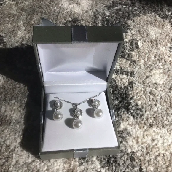 ❤️ NIB Cesca Vanna Crystal Pearl & CZ Necklace/ Earring Set - Picture 5 of 10
